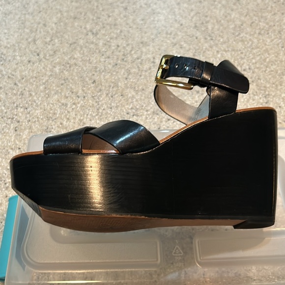 GUC Michael Kors Leather Platform Sandal - Size 8M - Picture 16 of 16